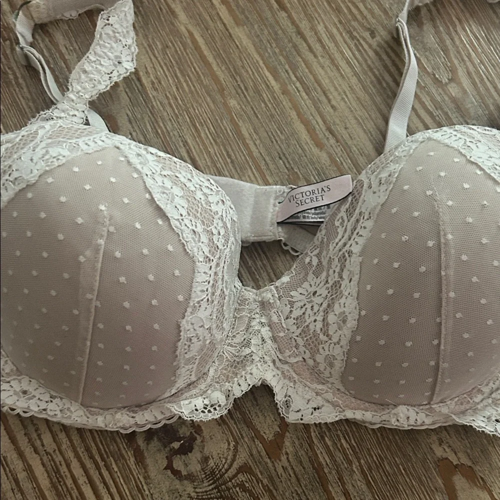 Victoria's Secret Cream Lace Bra Intimates